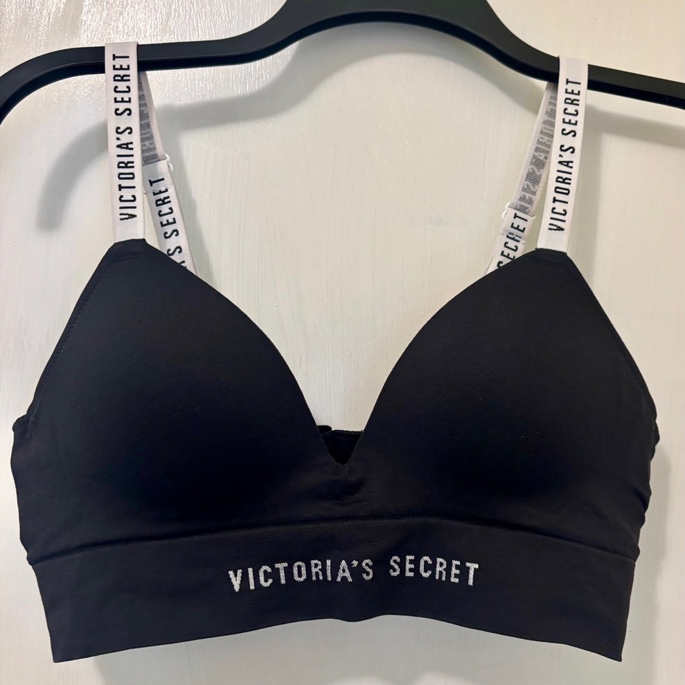 Victoria’s Secret Black White Logo T shirt lightly lined Bralette size Medium